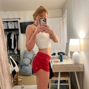 Red lulu lemon speed up short